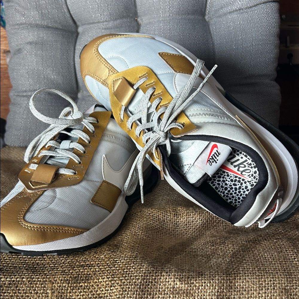 Nike Metallic Gold and Light Gray Sneakers - Picture 4 of 7